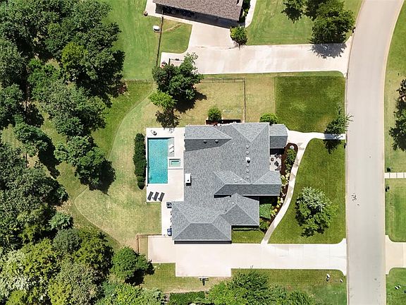 2nd image of 10016 NE 146th St