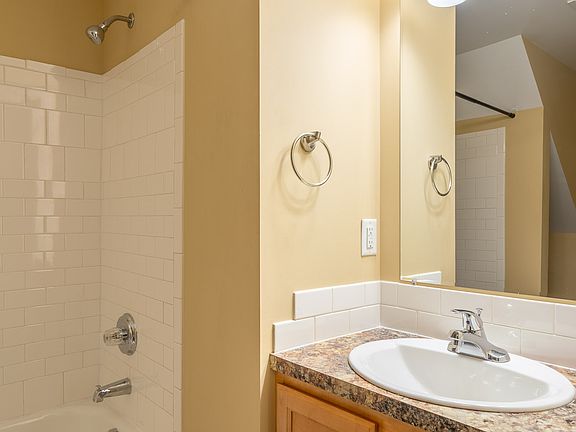 5th image of 465 Crescent St NE #465