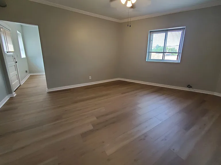 2064 W Hutchinson St #3 — Photo 9