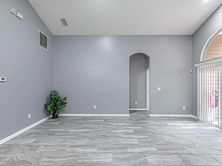 2243 Trailwood Dr — Photo 17