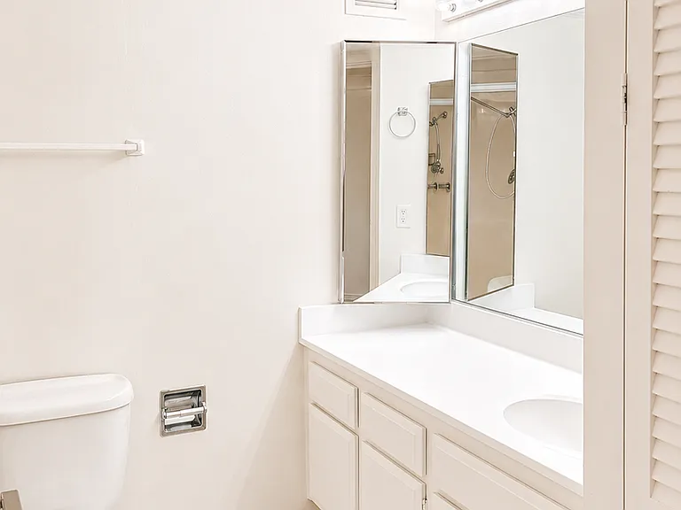 241 N Vine St — Photo 9