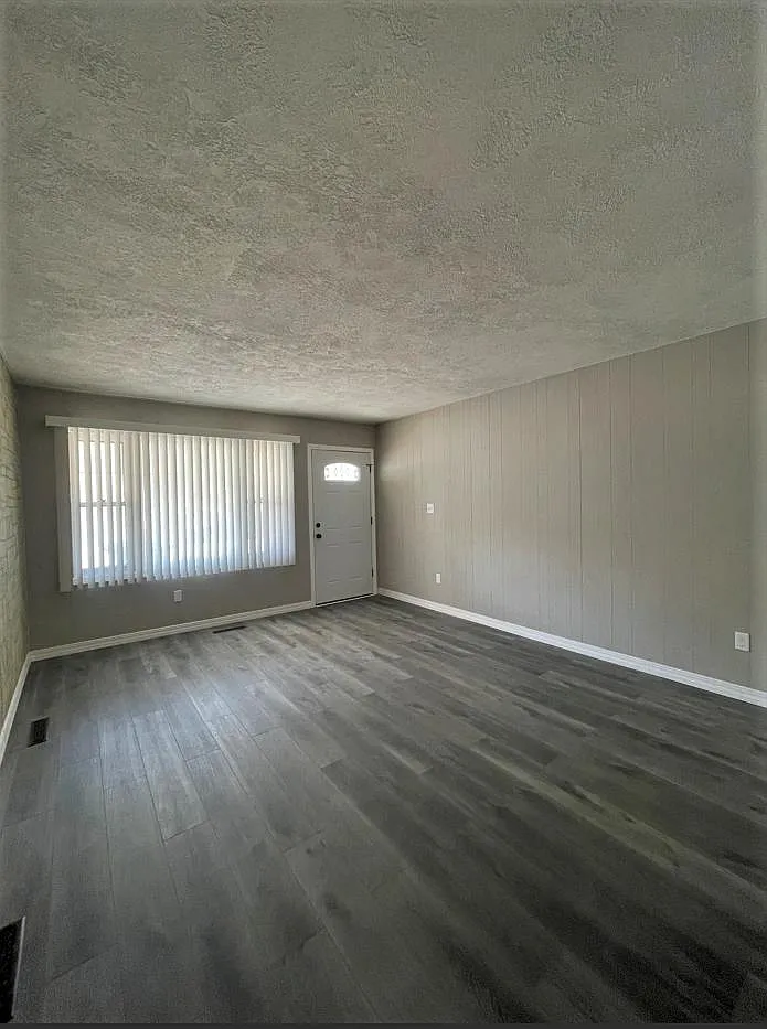 507 Casselman St — Photo 3