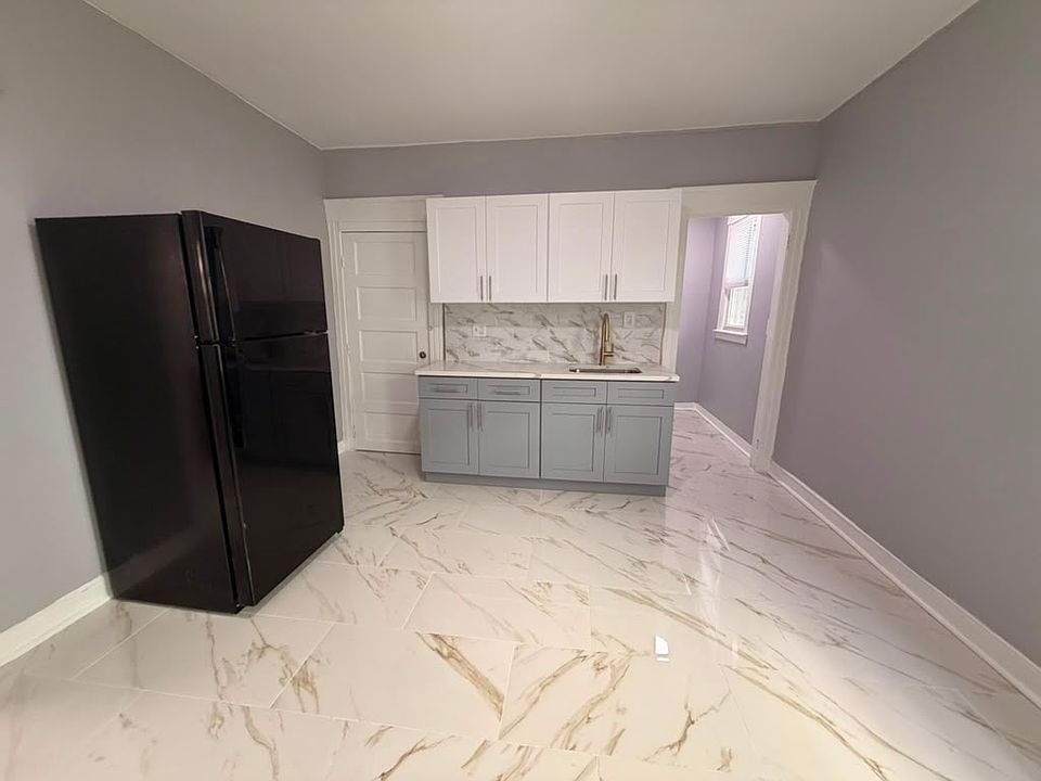 1st image of 265 W Ivy St #1B