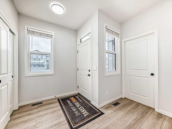 5th image of 212 Lucas Pl NW