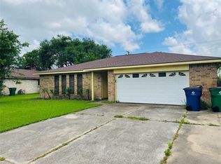 35 Wagon Lane Loop, Angleton, TX 77515