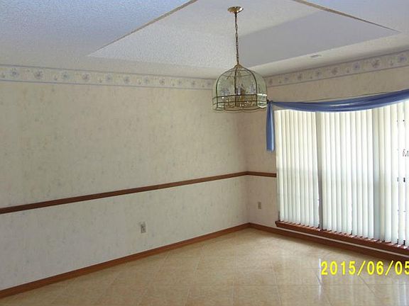 4th image of 1285 E Beresford Ave