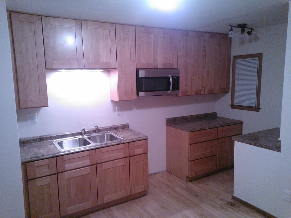 Kitchen (Stainless Steel Dishwasher, Stove/Oven & Fridge Inc