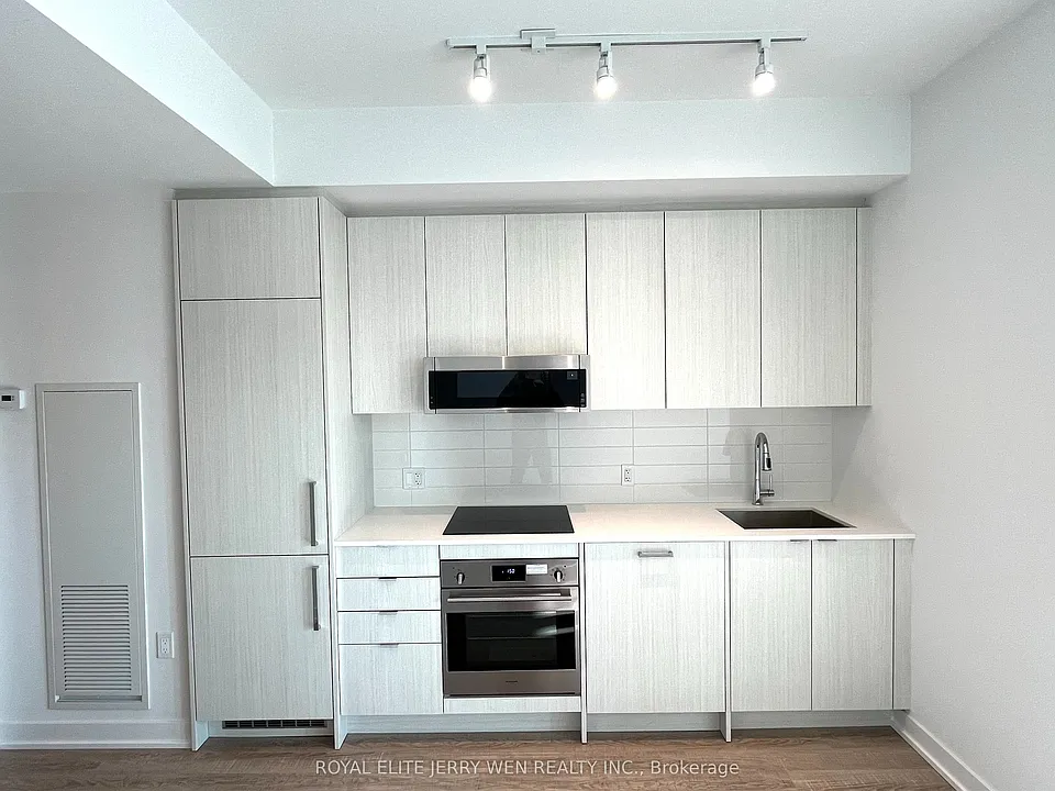 250 Lawrence Ave W #613