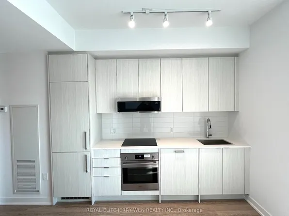250 Lawrence Ave W #613, Toronto, ON M5M 1B2