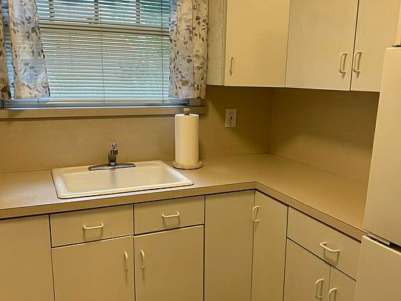 5th image of 816 Kingsland Ln Floor 2