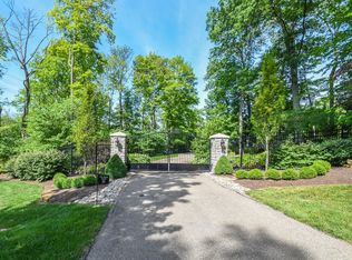 6235 Hawk Ridge Ln, Cincinnati, OH 45243