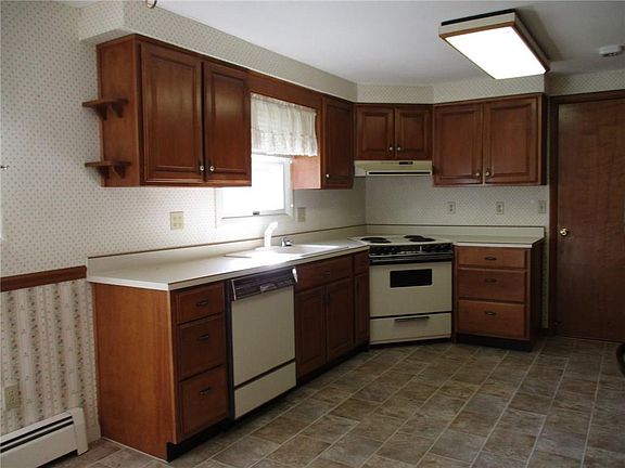 3rd image of 1633 W James Dr