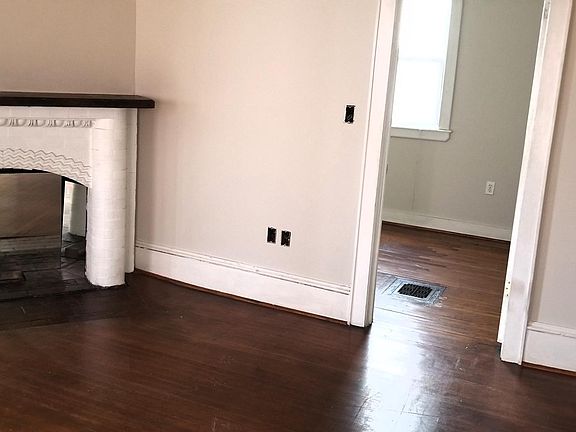 4th image of 413 Douglas St #1