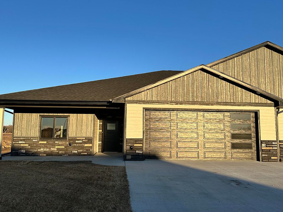 1st image of 2806 Cottonwood Cir