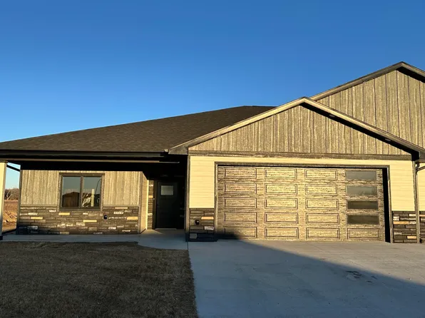 2806 Cottonwood Cir, Mitchell, SD 57301
