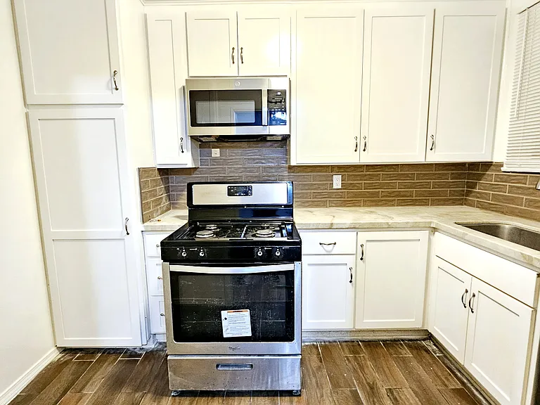 827 W Huntington Dr #A — Photo 8