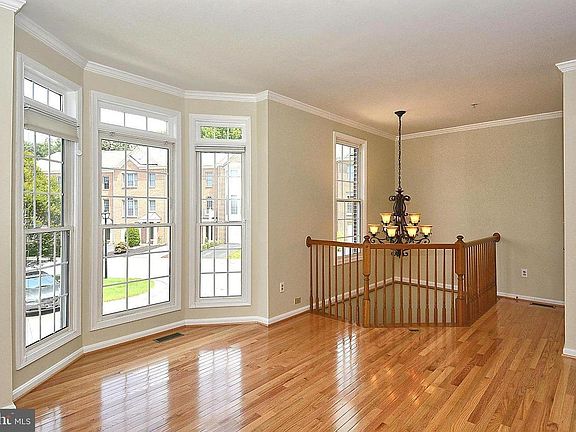 4th image of 462 Winding Rose Dr