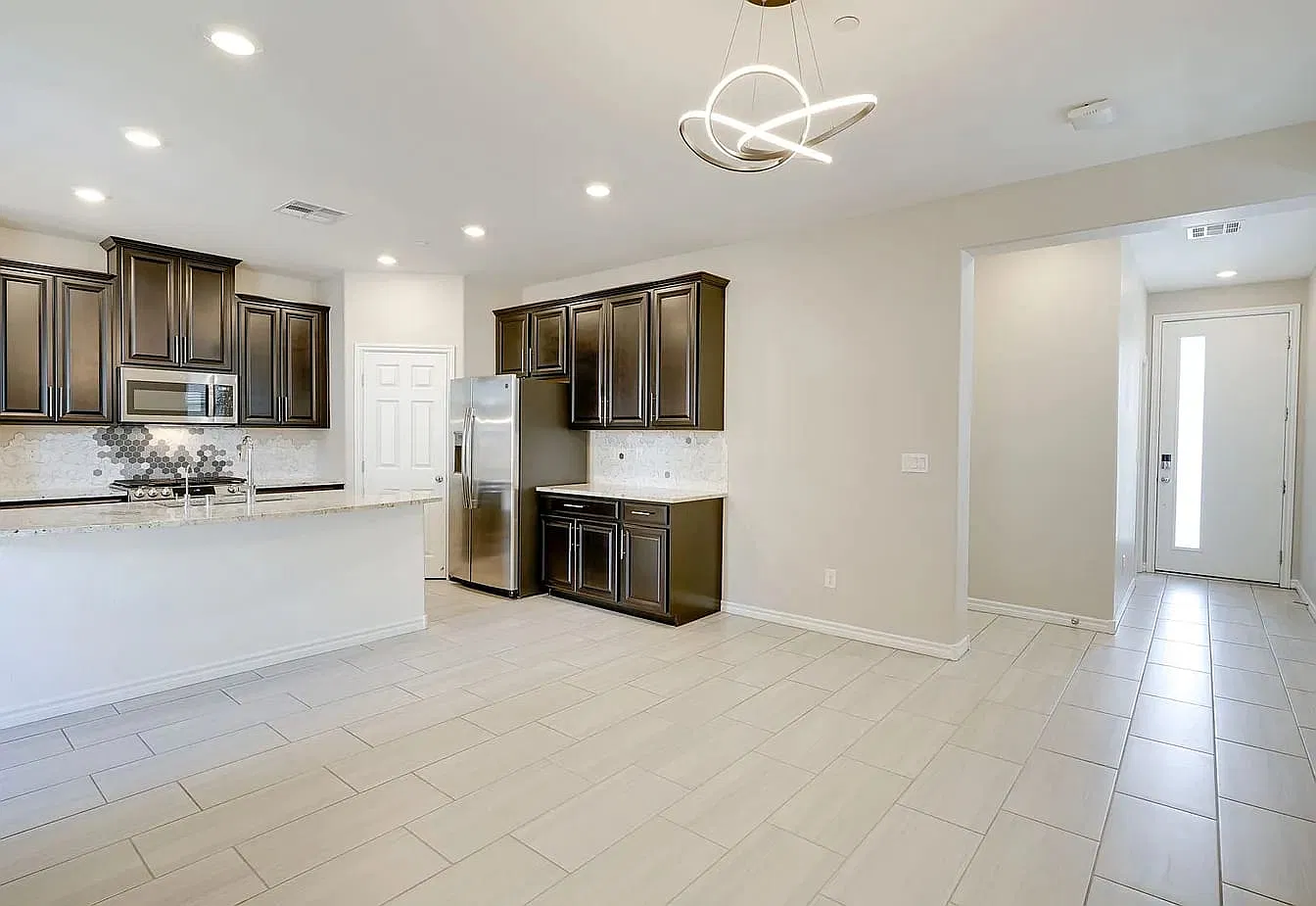 3 bed, 2.5 bath, 1696 sqft, $2,795 — Photo 4