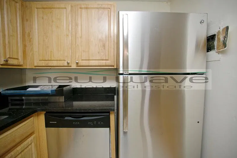 3 bed, 900 sqft, $4,600 — Photo 4