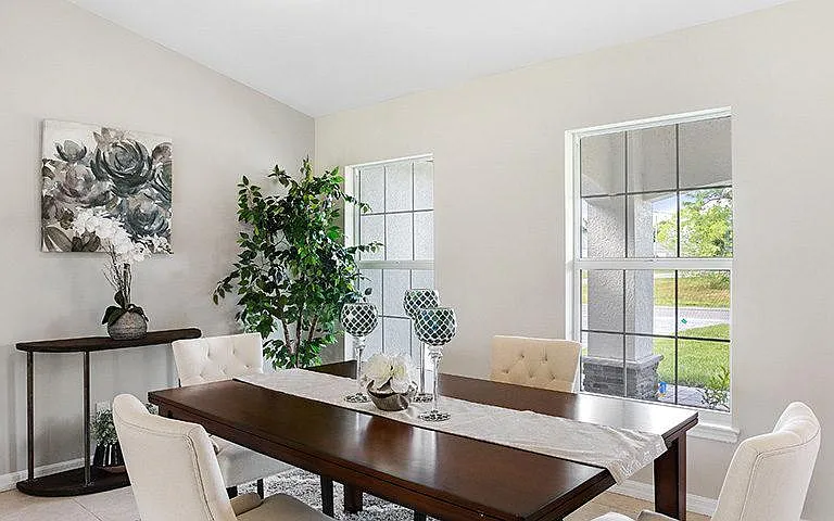 916 SW 24th St — Photo 3