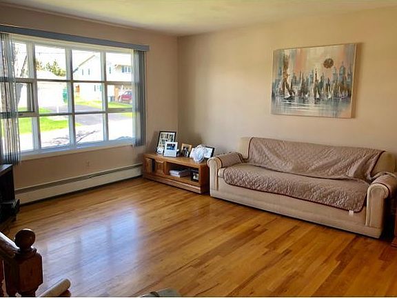 3rd image of 310 Antoinette Dr