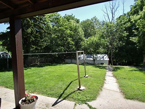 4th image of 409 Dewey Ave