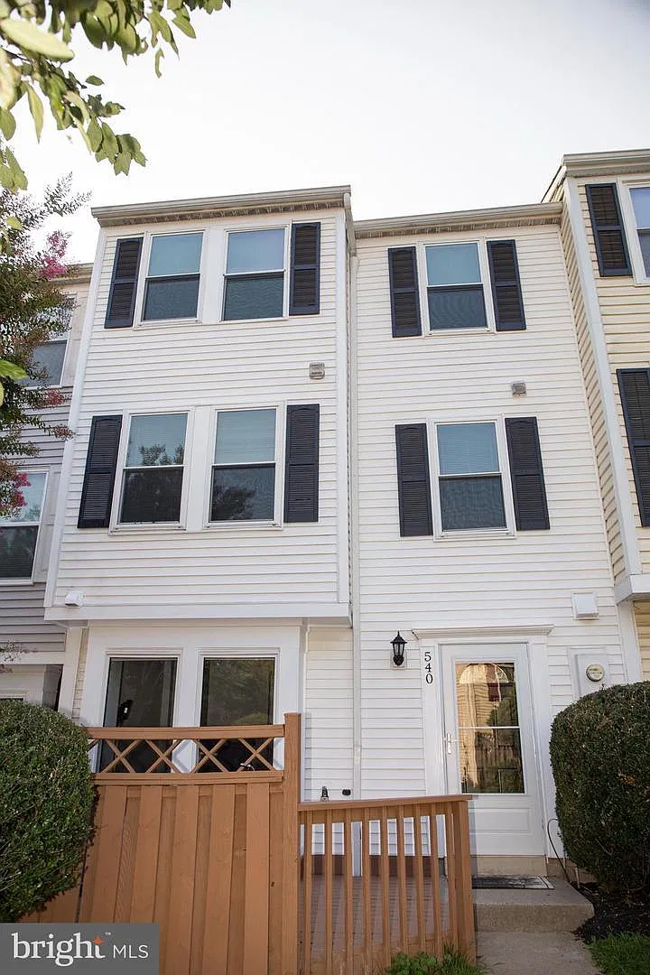 3 bed, 1582 sqft, $2,550 — Photo 1