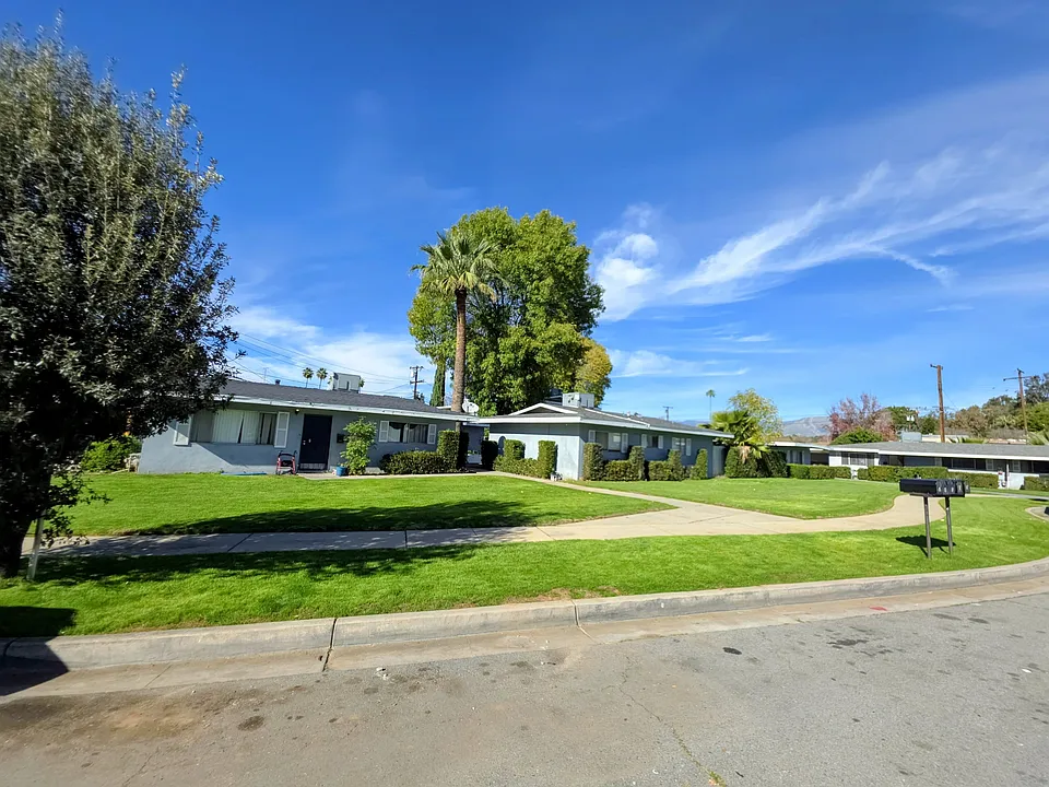 62 N San Mateo St #C