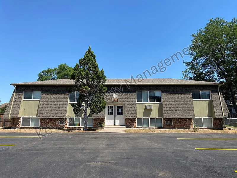 1812 Pecan St — Photo 1