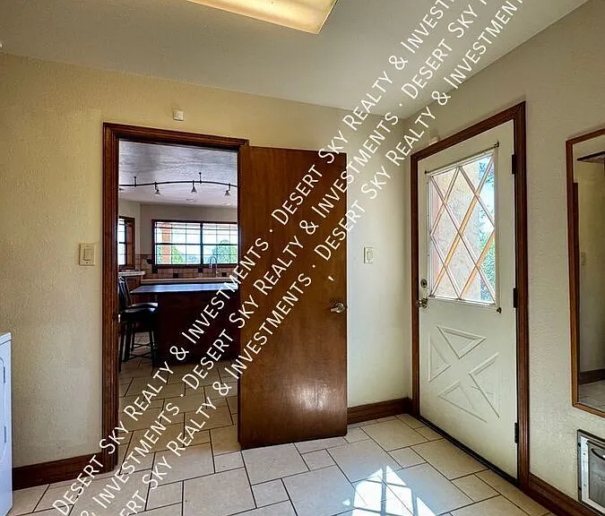 1719 Regal Rdg — Photo 39