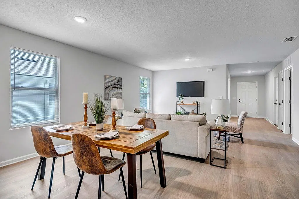 5460 Amazon — Photo 2
