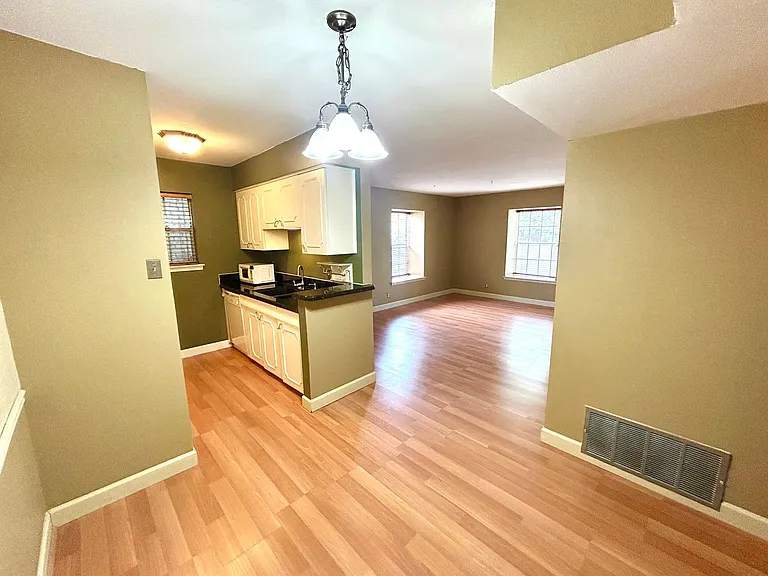 1045 Shook Ave #113 — Photo 7