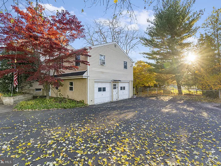 225 Pershing Ave #A — Photo 2