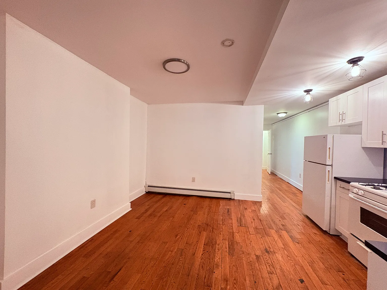 2 bed, 800 sqft, $2,000 — Photo 2