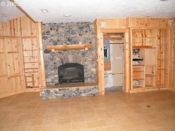 5th image of 402 Laurel Ln