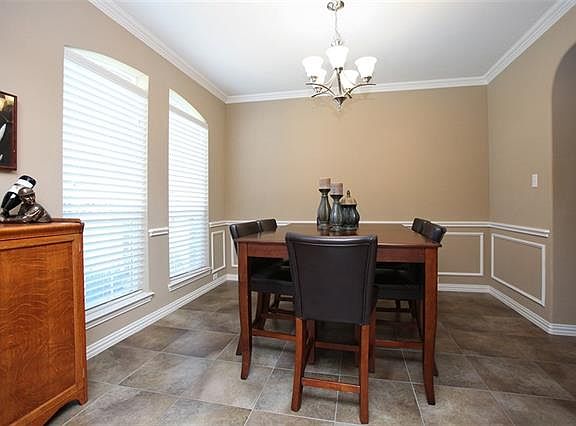 5th image of 2404 Fountain Gate Dr
