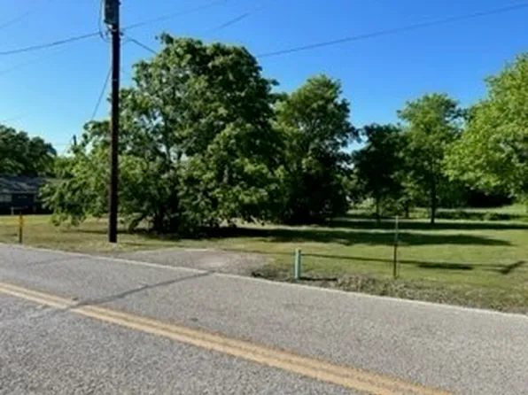212 E Saunders St, Trenton, TX 75490
