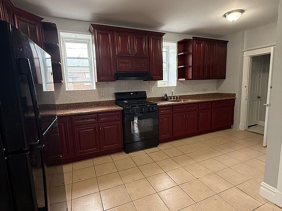 4th image of 335 Clifton Ave #3