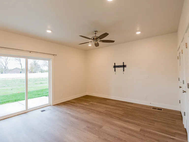 403 Grace Ln — Photo 7
