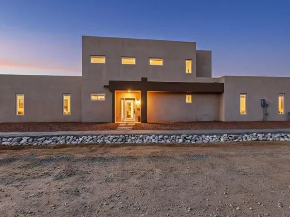 2822 Camino Mendoza, Santa Fe, NM 87507