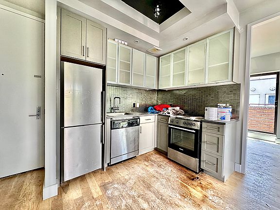 4th image of 69 Ten Eyck St #3G