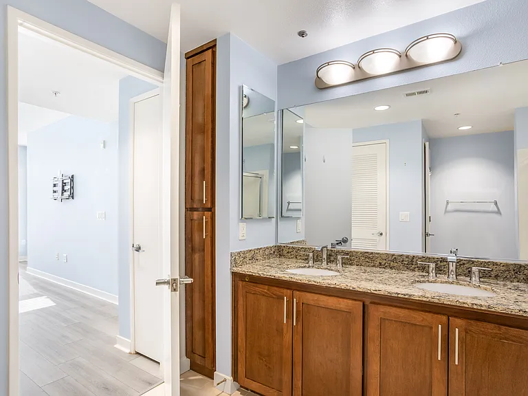 21301 Erwin St #526 — Photo 29