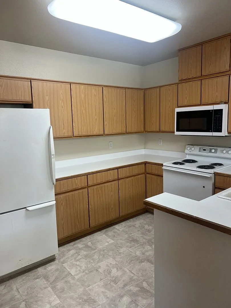 Building Photo - 952 S 11th St #228