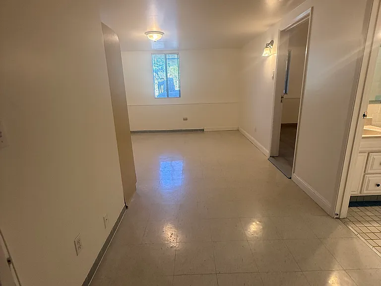 806 Edinburgh St #B — Photo 4