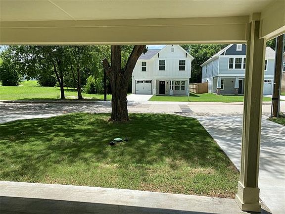 5th image of 306 Carver St
