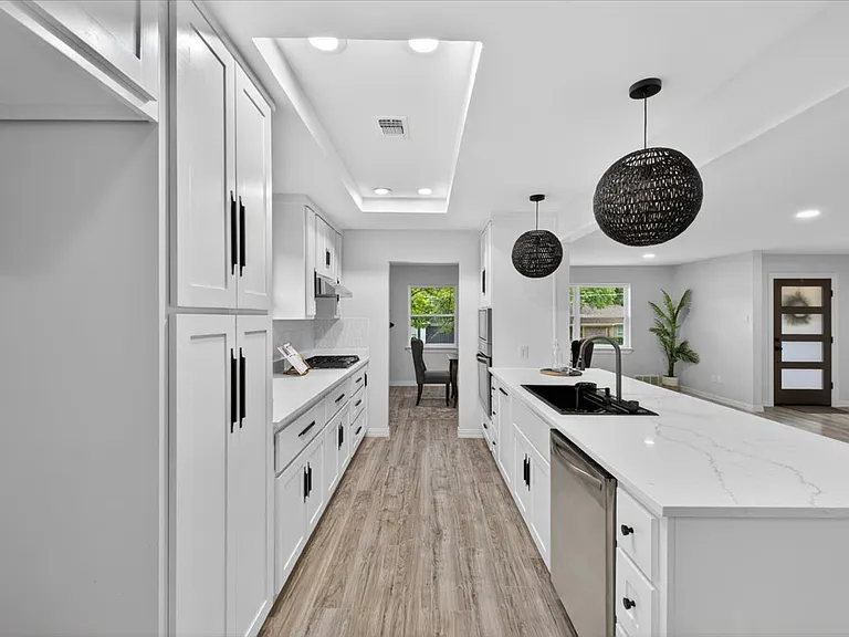 3330 Sharpview Ln — Photo 4