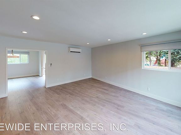 4th image of 144 Bronwood Ave