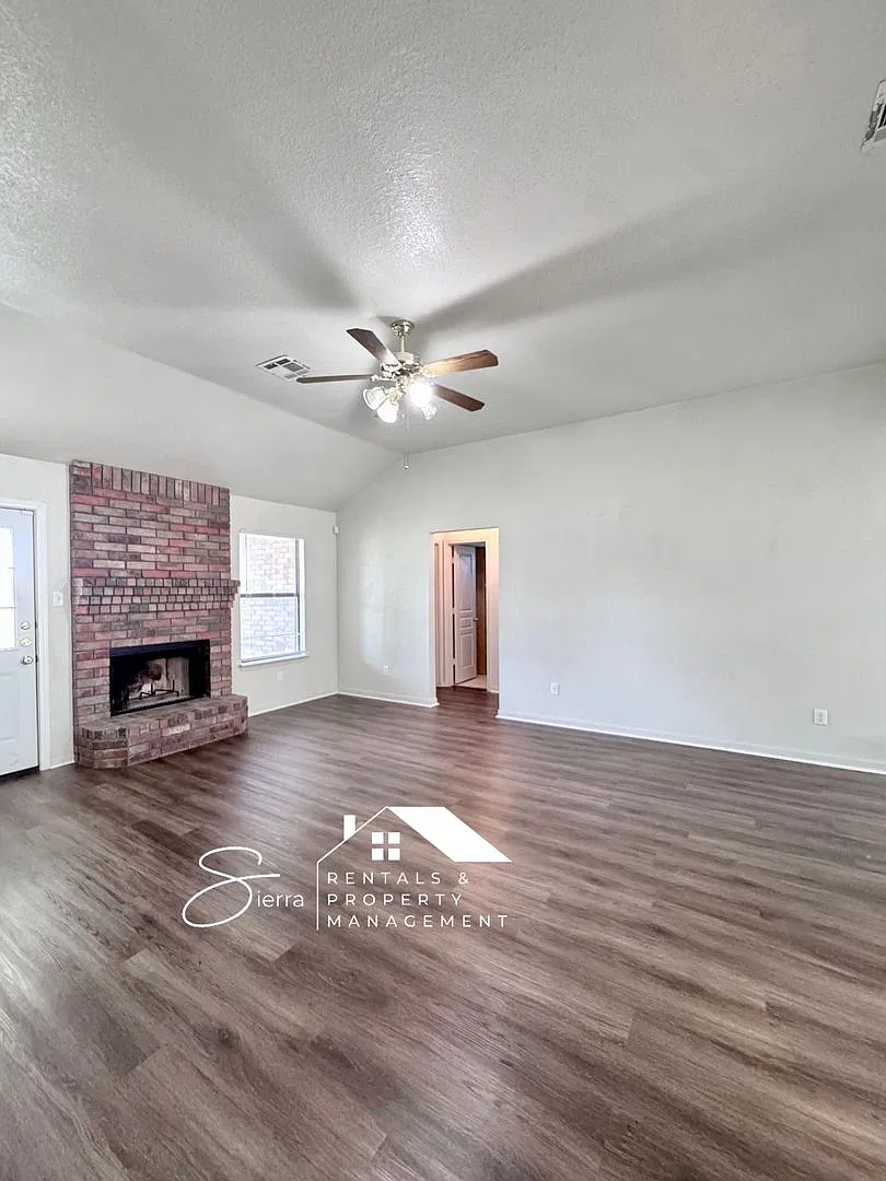 Inviting 3 Bedroom 2.25 Bath home in Hymesa Estates! — Photo 3