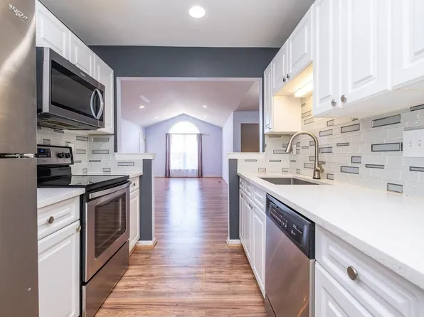 5362 Brookemonte Cir, Rochester, MI 48306