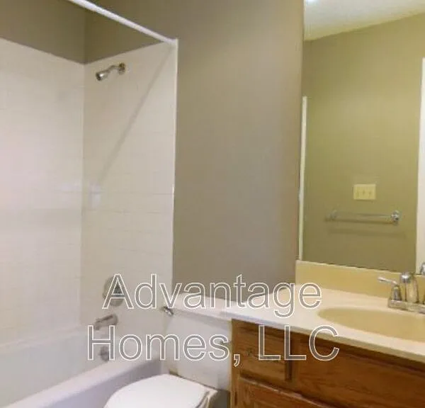 4811 Horton St — Photo 8